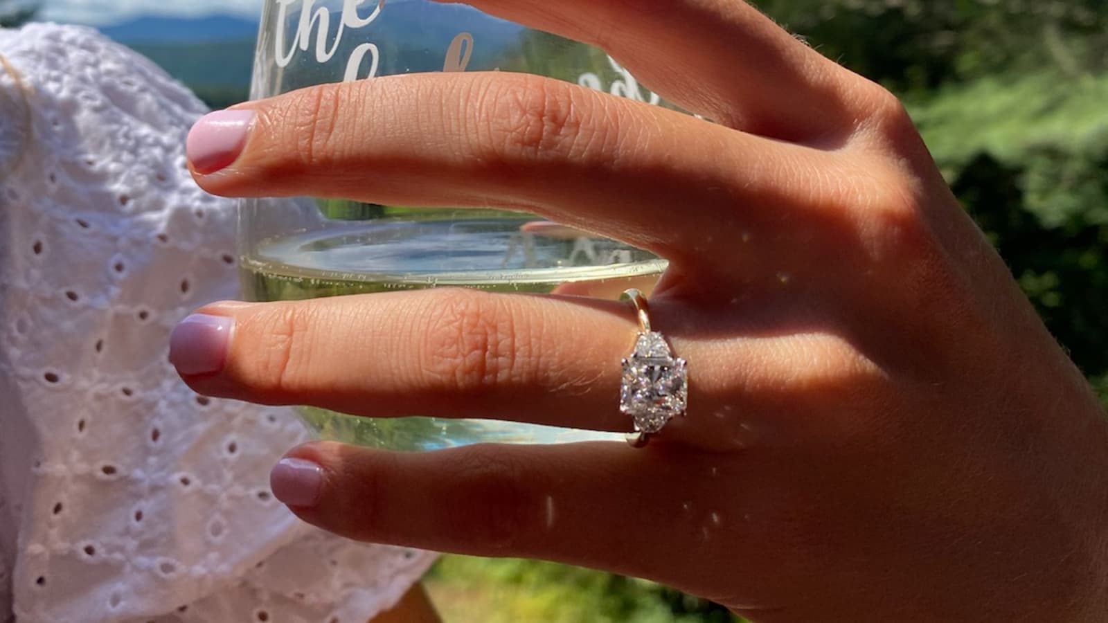 Why the Holiday Season is the Most Popular Time to Buy an Engagement Ring and Propose