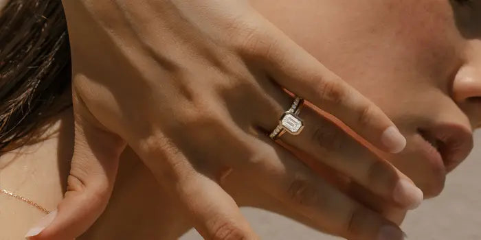 How to Safely Buy an Engagement Ring Online